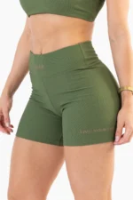 Shorts Perpétua Verde Croco Canelado